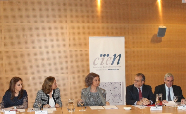 Doña Sofía durante la reunión de trabajo con la Gerencia y los investigadores responsables de los distintos proyectos de la Fundación Centro de Invest