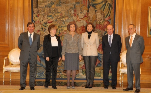Doña Sofía acompañada por la presidenta, el secretario general, el tesorero y los vocales de la Comisión Permanente del Patronato de UNICEF Comité Esp