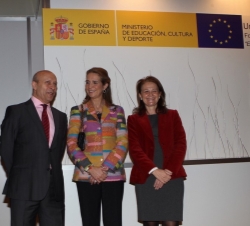Doña Elena junto al ministro de Educación, Cultura y Deporte, José Ignacio Wert, y la secretaria de Estado de Educación, Formación Profesional y Unive