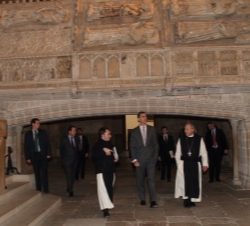 Don Felipe durante su visita al Monasterio de Poblet