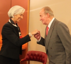 Su Majestad el Rey recibe el saludo de la directora gerente del Fondo Monetario Internacional, Christine Lagarde