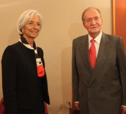 Don Juan Carlos junto a la directora gerente del FMI, Christine Lagarde