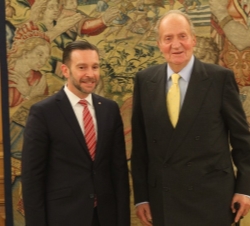 Don Juan Carlos junto al Ministro de Relaciones Exteriores de la República de Panamá, Francisco Álvarez de Soto