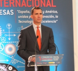 Don Felipe dirige unas palabras durante la inauguración del primer Congreso Internacional de Viveros de Empresas