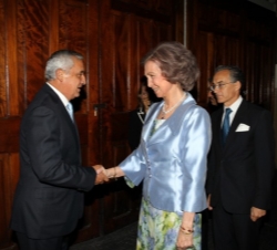 Doña Sofía fue recibida por el Presidente de la República de Guatemala, Otto Pérez Molina