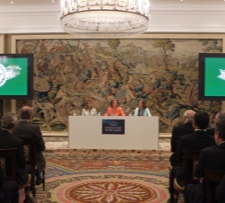 Vista general del Salón de Magnolias del Palacio de La Zarzuela durante el acto de presentación de la campaña "Edición Recuerda"