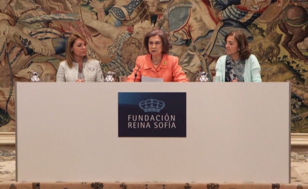 Doña Sofía, con la secretaria de Estado de Servicios Sociales e Igualdad, Susana Camarero, y la secretaria de Estado de Investigación, Desarrollo e In