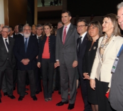 Los Príncipes de Asturias junto al presidente de la Generalitat de Cataluña y el ministro de Agricultura, Alimentación y Medio Ambiente, durante su re