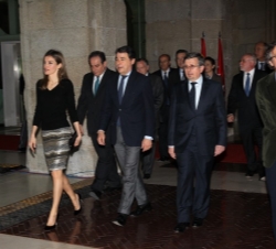 La Princesa de Asturias a su llegada, acompañada por el presidente de la Comunidad de Madrid, Ignacio González, el secretario de Estado de Cultura, Jo
