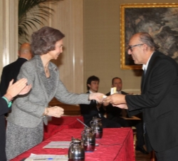 La Reina entrega el galardón al intendente de Canelones, Marcos Carámbula