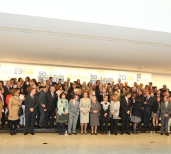 Su Majestad la Reina junto a representantes de la Asociación de Padres y Familiares de Personas con Discapacidad Intelectual o del Desarrollo (ASPANIA