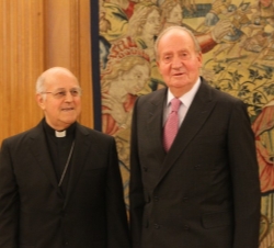 Don Juan Carlos junto al Presidente de la Conferencia Episcopal, Monseñor Ricardo Blázquez Pérez