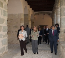 Doña Sofía durante su recorrido por el Monasterio de San Jerónimo de Yuste