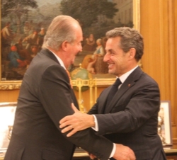 Saludo entre Don Juan Carlos y el ex-Presidente de la República Francesa, Nicolas Sarkozy