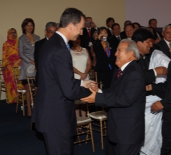 Don Felipe saluda al Presidente electo, Salvador Sánchez Cerén