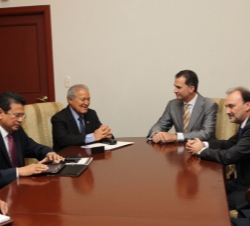 Don Felipe durante el encuentro mantenido con el Presidente electo, Salvador Sánchez Cerén