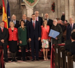 Los Príncipes de Asturias y de Viana y la presidenta Barcina, con los galardonados en ediciones anteriores de los Premios Príncipe de Viana de la Cult
