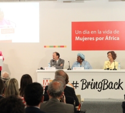 Doña Sofía durante la intervención de la expresidenta del Parlamento Panafricano, Gertrude Mongella
