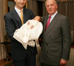 Don Felipe y Don Juan Carlos, con Su Alteza Real la Princesa de Asturias