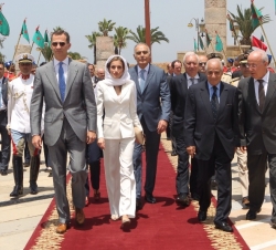 Sus Majestades los Reyes a su llegada al Mausoleo de Mohamed V