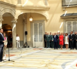 Don Felipe, junto a Doña Letizia, durante las palabras que dirigió a los representantes de las Fuerzas y Cuerpos de Seguridad del Estado que participa