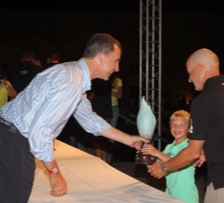 Don Felipe entrega el premio al "Quantum", ganador en "Barclays 52 Superseries".