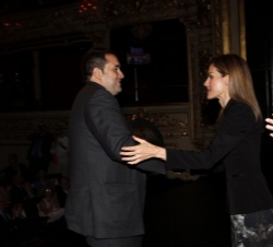 Su Majestad la Reina entrega el Premio "V de Vida" a Alejandro Azkuna