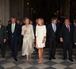 Su Majestad la Reina Doña Sofía conversa con la presidenta de la Junta de Comunidades de Castilla-La Mancha, María Dolores de Cospedal