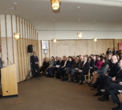 Don Felipe, en la Sala de Conferencias Kaufmann, durante su intervención