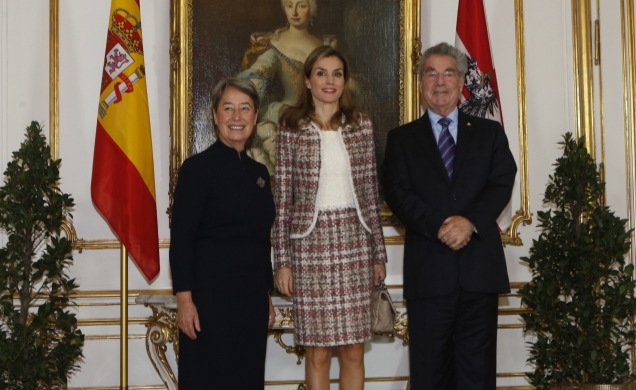 Su Majestad la Reina junto al Presidente Federal de la República de Austria, Heinz Fischer, y su esposa Margit Fischer