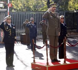 Su Majestad el Rey recibe honores a su llegada al Estado Mayor de la Defensa