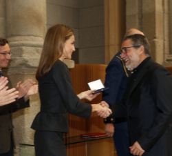 Su Majestad la Reina entrega el Premio Velázquez de las Artes Plásticas 2013 a Jaume Plensa.