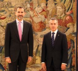 Su Majestad el Rey con el lehendakari del Gobierno Vasco, Iñigo Urkullu.