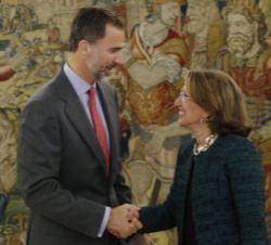Su Majestad el Rey recibe el saludo de la Secretaria General Iberoamericana, Rebeca Grynspan