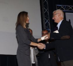 Doña Letizia hace entrega a Josep Luis Riera Moll de la Mención Honorífica en su categoría individual