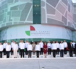 Fotografía de grupo de los Jefes de Estado y de Gobierno asistentes a la XXIV Cumbre Iberoamericana