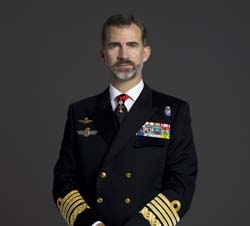 Fotografía oficial de Su Majestad el Rey Don Felipe VI con uniforme de diario de Capitán General de la Armada 