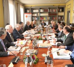 Vista general de la reunión del Patronato del Real Instituto Elcano de Estudios Internacionales y Estratégicos