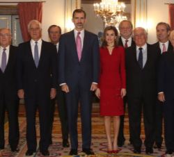 Los Reyes, con los miembros de la Diputación Permanente y Consejo de la Grandeza de España
