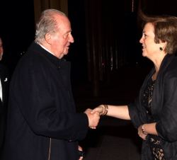 Su Majestad el Rey Don Juan Carlos junto al embajador de España en Estados Unidos, es recibido por la presidenta del Kennedy Center, Deborah Rutter