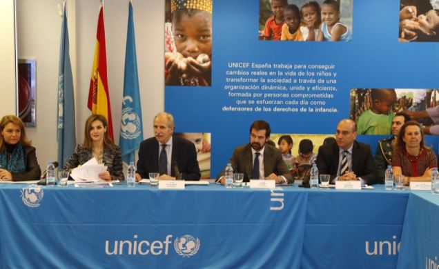 Doña Letiza en la mesa de reunión del Patronato de la Fundación UNICEF Comité Español