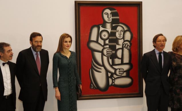 Doña Letizia junto a la obra "Dos Figuras", desnudos sobre fondo rojo, de Fernand Léger