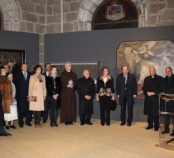 La Reina Doña Sofía y las personalidades asistentes atienden a las palabras del obispo de Ávila y presidente de la Fundación Las Edades del Hombre, Je