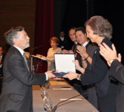 Doña Sofía entrega el premio a Fernando Marías