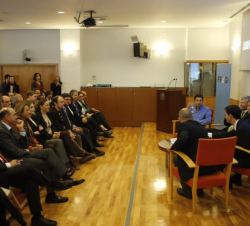 Doña Letizia durante el dialogo entre Cristina Garmendia y Rolf Tarrach con los ganadores del Premio Príncipe de Girona de Investigación Científica, Romain Quidant (Premio FPdGi 2011), Oriol Mitjà (Premio FPdGi 2013) y Alberto Enciso (Premio FPdGi 2014)