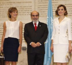 Doña Letizia, con la ministra de Alimentación, Agricultura y Medio Ambiente y el director general de la FAO.
