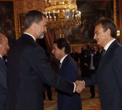 Su Majestad el Rey saluda al ex presidente del Gobierno, José Luis Rodríguez Zapatero