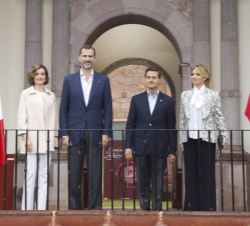 Sus Majestades los Reyes junto al Presidente de los Estados Unidos Mexicanos y la Señora Angélica Rivera en el Museo Virreinal de Guadalupe