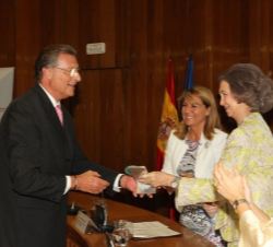 Doña Sofía entrega el "II Premio Especial EULEN-SENDA al liderazgo de las personas mayores", concedido a CAUMAS (Confederación que agrupa a 