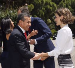 Saludo entre los Reyes y el Presidente de Perú y su esposa